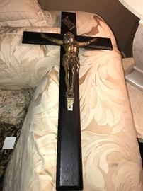 VINTAGE HEAVY BRONZE CRUCIFIX