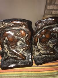 LARGE WOODEN HAND-CARVED BOOKENDSANTIQUE WOODEN HAND-CARVED BOOKENDS
