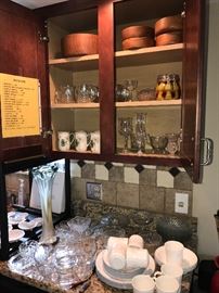 KITCHENWARE AND GLASSWARE