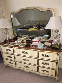 BASSETT FURNITURE FRENCH PROVINCIAL DRESSER WITH MIRROR