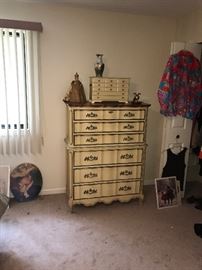 BASSETT FURNITURE FRENCH PROVINCIAL DRESSER