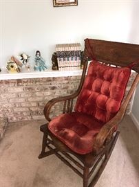 ANTIQUE ROCKING CHAIR