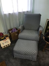 VINTAGE BLUE COUNTRY STYLE UPHOLSTERED CHAIR AND OTTOMAN