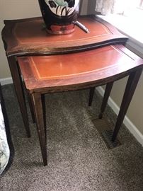 NESTING TABLES