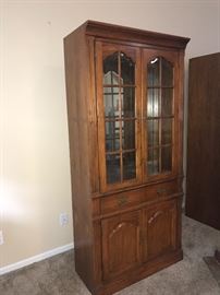 THOMASVILLE CHINA CABINET 