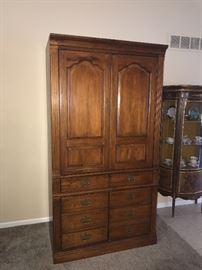 THOMASVILLE TV CABINET WARDROBE