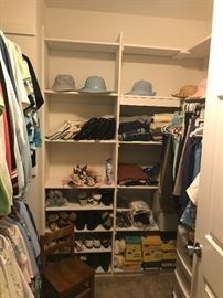 LOTS OF WOMENS CLOTHING-SIZE LARGE AND XLARGE