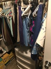 LOTS OF WOMENS CLOTHING-SIZE LARGE AND XLARGE