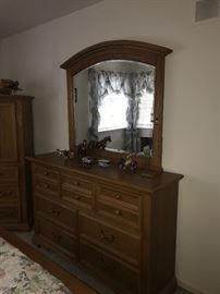 STANLEY FURNITURE SOLID OAK QUEEN BEDROOM SET- INCLUDES DRESSER WITH MIRROR, NIGHTSTAND, BED WITH MATTRESS AND WARDROBE 