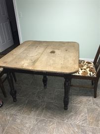 COUNTRY PRIMITIVE WOODEN TABLE WITH CHAIRS