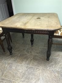 COUNTRY PRIMITIVE WOODEN TABLE WITH CHAIRS