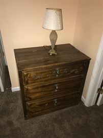 ANTIQUE WOODEN THREE DRAWER DRESSER