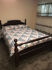 WOODEN COUNTRY STYLE FULL SIZE BED HEADBOARD WITH FOOTBOARD AND MATTRESS