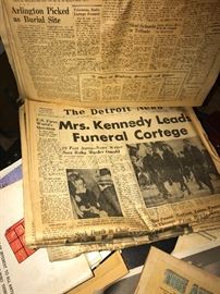 VINTAGE COLLECTIBLE NEWSPAPERS