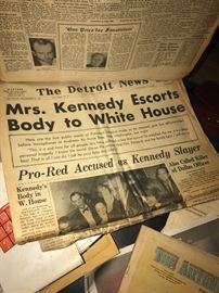 VINTAGE COLLECTIBLE NEWSPAPERS