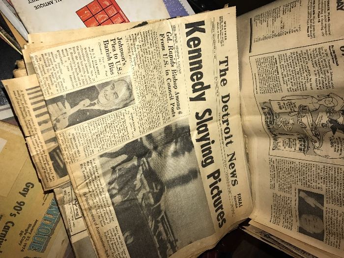 VINTAGE COLLECTIBLE NEWSPAPERS