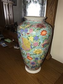 LARGE ORIENTAL VASE