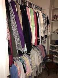 LOTS OF WOMENS CLOTHING-SIZE LARGE AND XLARGE