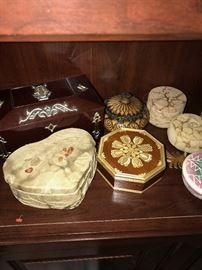 TRINKET WOODEN, PORCELAIN AND LEATHER BOXES