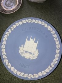 WEDGWOOD COLLECTIBLE CHRISTMAS PLATES