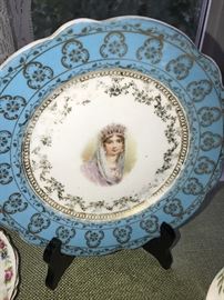 COLLECTIBLE PLATE