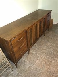 MID-CENTURY MODERN CREDENZA