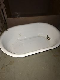 VINTAGE ENAMEL BABY BATH TUB