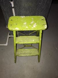 BRIGHT GREEN STEP-STOOL