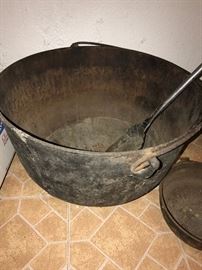 LARGE ANTIQUE CAST IRON CAULDRON