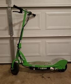 Motorized scooter 