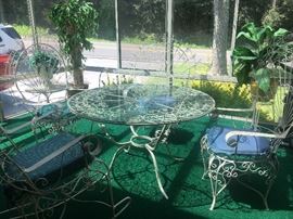 Victorian style Peacock cast iron patio set 