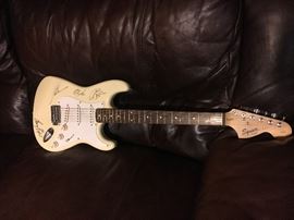 authentic signed Goo Goo dolls band Fender strat Stratocaster Squier Hendrix olympic white Guitar. 