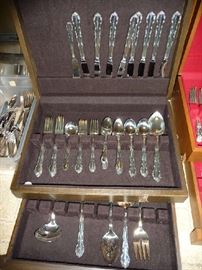 FLATWARE SET