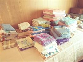 BATH & KITCHEN TOWELS