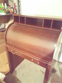 PETITE ROLL-TOP DESK