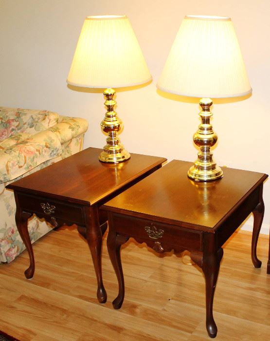 Lot 4 End tables and lamps http://www.ctonlineauctions.com/detail.asp?id=602685