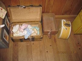Doll trunk and clothes