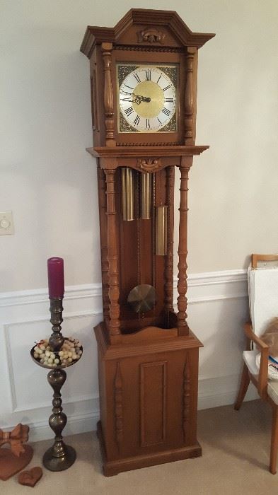 Open well grandfather clock
Made in Western Germany