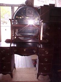Mahogany vanity dresser w/stool to 5 piece suite.
