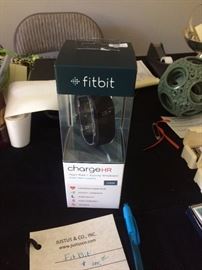 FITBIT NEW IN BOX    CHARGE HR