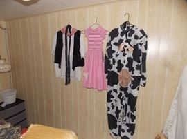 COSTUMES