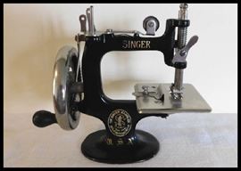 Miniature Singer sewing machine circa 1920s and 1930s