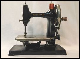 Hand crank sewing machine