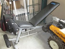 WEIGHT BENCH