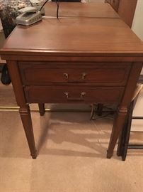 SEWING MACHINE WITH CABINET