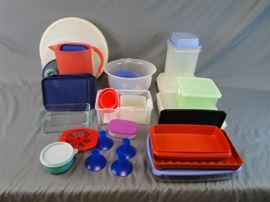 Bin Full/Mixed Tupperware Pieces