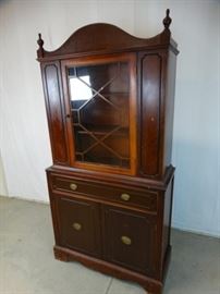 Vintage Traditional China Cabinet