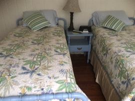 Twin Beds & Bedding