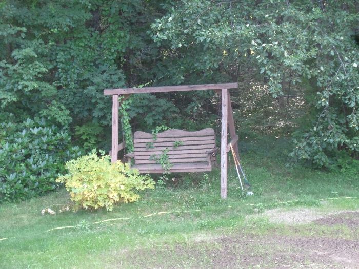 woooden bench