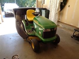 John Deere riding mower 1463 hours only